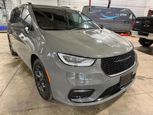 2022 Chrysler Pacifica Hybrid Touring L