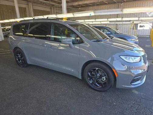 2022 Chrysler Pacifica Hybrid Touring L