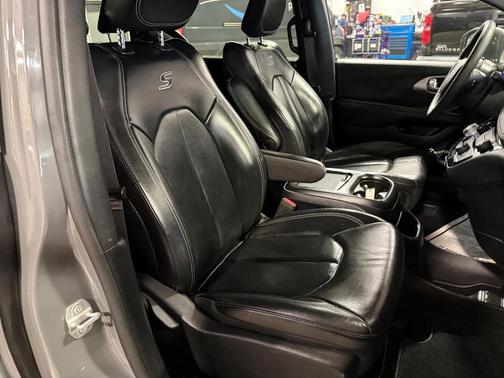 2022 Chrysler Pacifica Hybrid Touring L