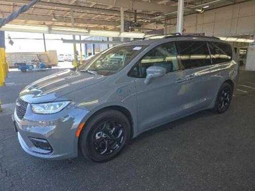 2022 Chrysler Pacifica Hybrid Touring L
