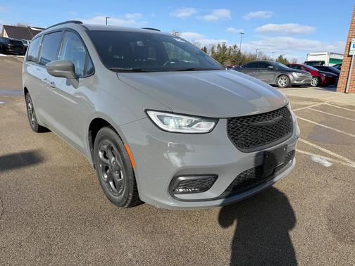 2022 Chrysler Pacifica Hybrid Touring L