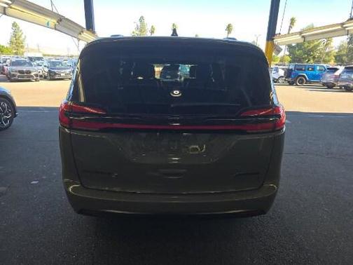 2022 Chrysler Pacifica Hybrid Touring L