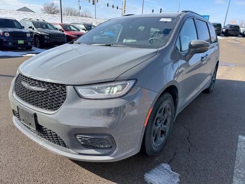 2022 Chrysler Pacifica Hybrid Touring L