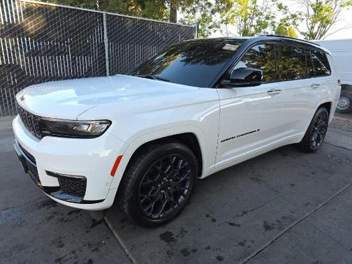 Diamond Black Crystal Pearlcoat 2023 Jeep Grand Cherokee L Summit Reserve