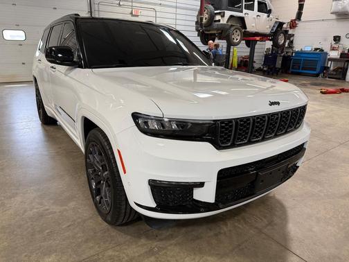 Diamond Black Crystal Pearlcoat 2023 Jeep Grand Cherokee L Summit Reserve