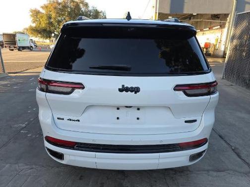 Diamond Black Crystal Pearlcoat 2023 Jeep Grand Cherokee L Summit Reserve