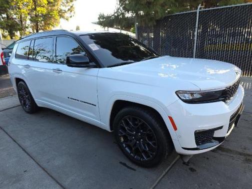 Diamond Black Crystal Pearlcoat 2023 Jeep Grand Cherokee L Summit Reserve