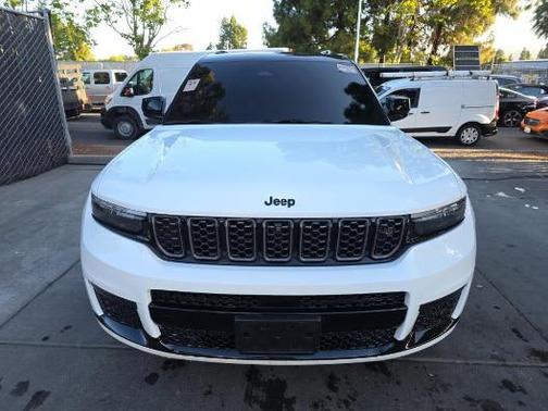 Diamond Black Crystal Pearlcoat 2023 Jeep Grand Cherokee L Summit Reserve