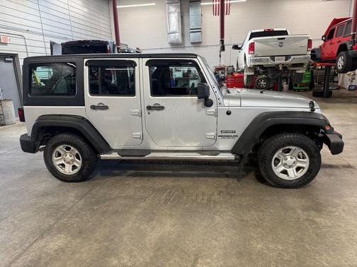 Bright Silver Metallic Clearcoat 2012 Jeep Wrangler Unlimited Sport RHD