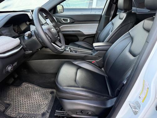 Bright White Clearcoat 2024 Jeep Compass Latitude Lux