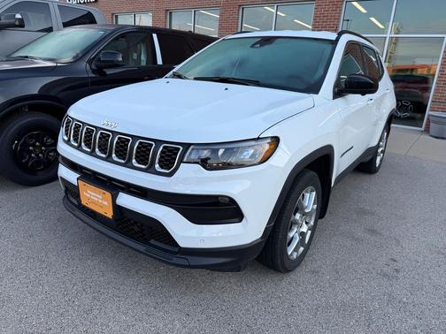 Bright White Clearcoat 2024 Jeep Compass Latitude Lux