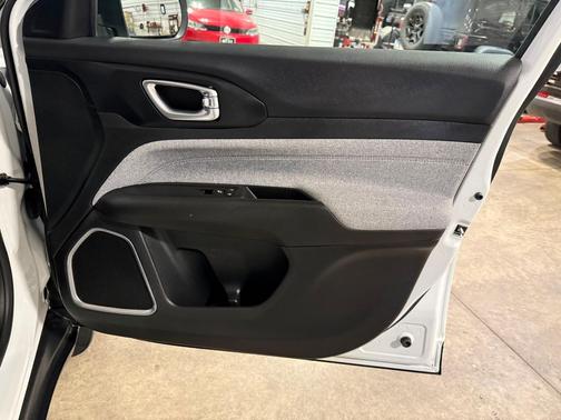 Bright White Clearcoat 2024 Jeep Compass Latitude Lux