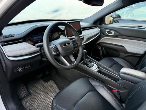 Bright White Clearcoat 2024 Jeep Compass Latitude Lux