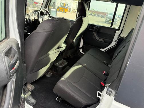 Bright White Clearcoat 2017 Jeep Wrangler Unlimited Sport RHD