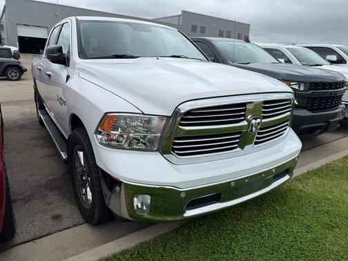 Bright White Clearcoat 2017 RAM 1500 Big Horn