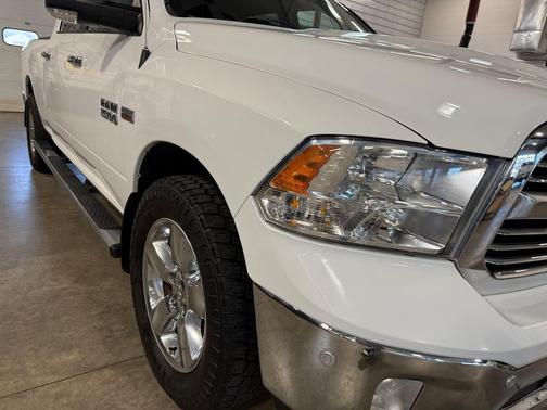 Bright White Clearcoat 2017 RAM 1500 Big Horn