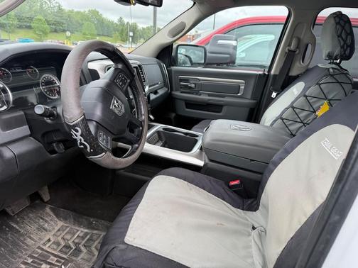 Bright White Clearcoat 2017 RAM 1500 Big Horn