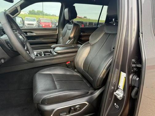 Baltic Gray Metallic Clearcoat 2023 Jeep Wagoneer Series III 4x4