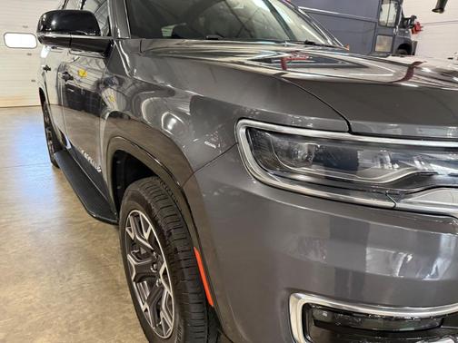 Baltic Gray Metallic Clearcoat 2023 Jeep Wagoneer Series III 4x4
