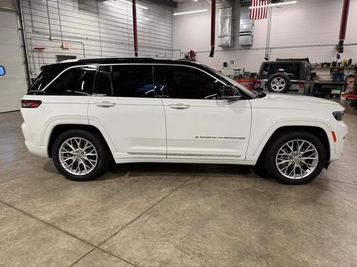 2023 Jeep Grand Cherokee 4xe Summit