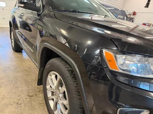Brilliant Black Crystal Pearlcoat 2014 Jeep Grand Cherokee Limited