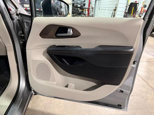 2017 Chrysler Pacifica LX