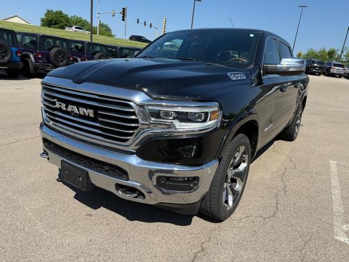 Diamond Black Crystal Pearlcoat 2019 RAM 1500 Longhorn