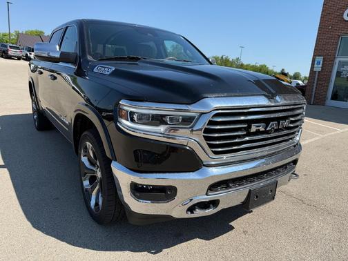 Diamond Black Crystal Pearlcoat 2019 RAM 1500 Longhorn