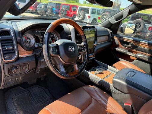Diamond Black Crystal Pearlcoat 2019 RAM 1500 Longhorn