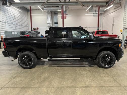 2024 RAM 2500 Big Horn Crew Cab 4x4 6'4' Box