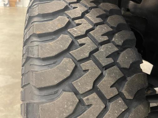 Photo 3 of 48 of 2017 Jeep Wrangler Sport