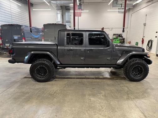 Granite Crystal Metallic Clearcoat 2021 Jeep Gladiator Willys 4x4