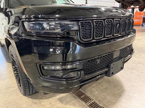 2024 Jeep Wagoneer Series II Carbide 4x4