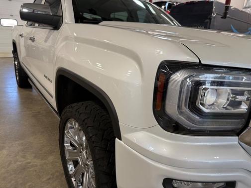 White Frost Tricoat 2018 GMC Sierra 1500 Denali