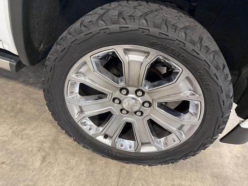 White Frost Tricoat 2018 GMC Sierra 1500 Denali