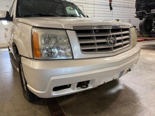 White 2002 Cadillac Escalade Base