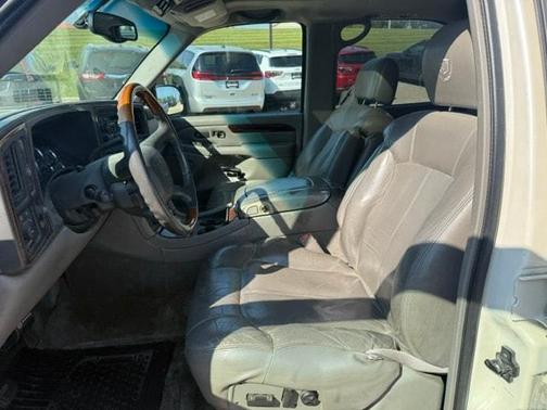 White 2002 Cadillac Escalade Base
