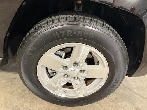 2008 Jeep Commander Sport