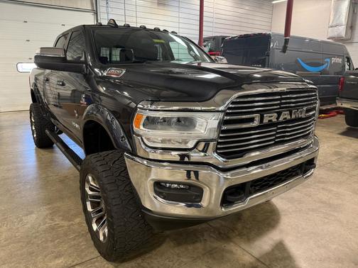 2022 RAM 3500 Laramie Crew Cab 4x4 6'4' Box