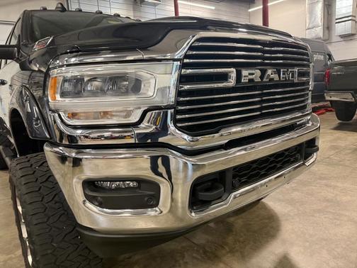 2022 RAM 3500 Laramie Crew Cab 4x4 6'4' Box
