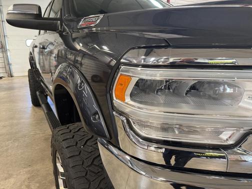 2022 RAM 3500 Laramie Crew Cab 4x4 6'4' Box