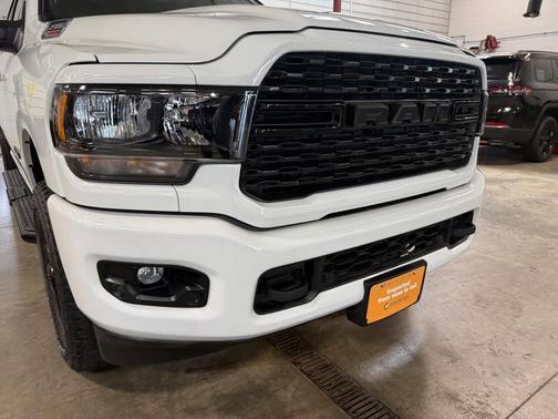 Bright White Clearcoat 2024 RAM 2500 Big Horn Crew Cab 4x4 6'4' Box