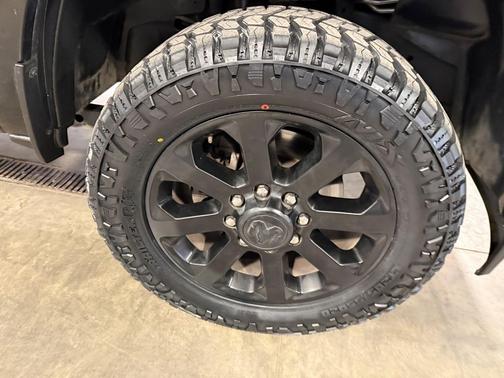 Diamond Black Crystal Pearlcoat 2023 RAM 2500 Laramie Crew Cab 4x4 6'4' Box