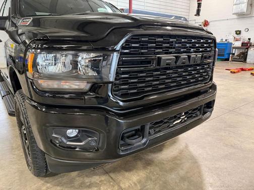 Diamond Black Crystal Pearlcoat 2024 RAM 2500 Big Horn Crew Cab 4x4 6'4' Box