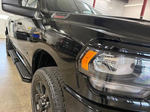 Diamond Black Crystal Pearlcoat 2024 RAM 2500 Big Horn Crew Cab 4x4 6'4' Box