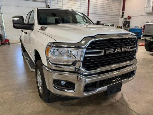Bright White Clearcoat 2024 RAM 2500 Big Horn Crew Cab 4x4 6'4' Box
