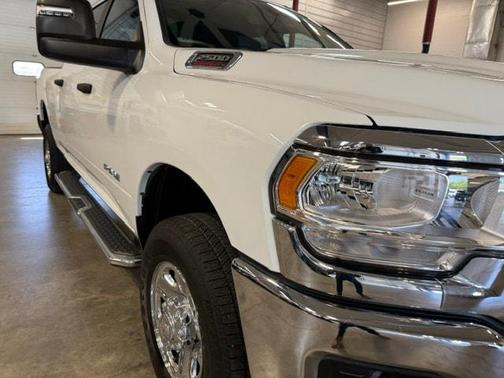 Bright White Clearcoat 2024 RAM 2500 Big Horn Crew Cab 4x4 6'4' Box