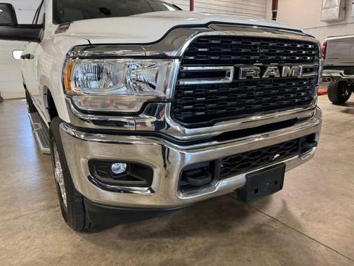 Bright White Clearcoat 2024 RAM 2500 Big Horn Crew Cab 4x4 6'4' Box
