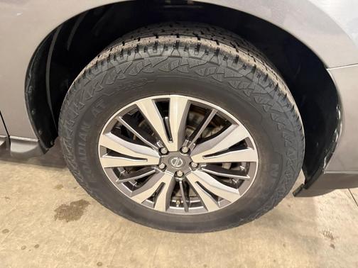 2018 Nissan Pathfinder SV