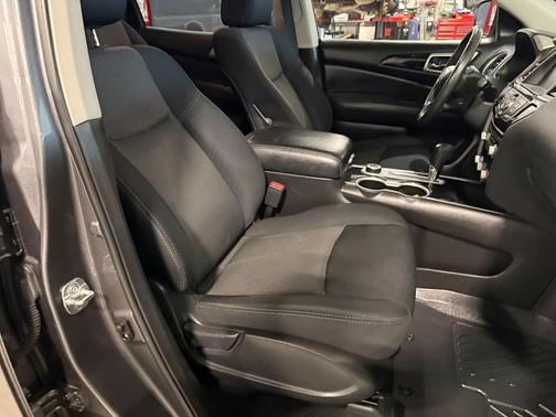 2018 Nissan Pathfinder SV